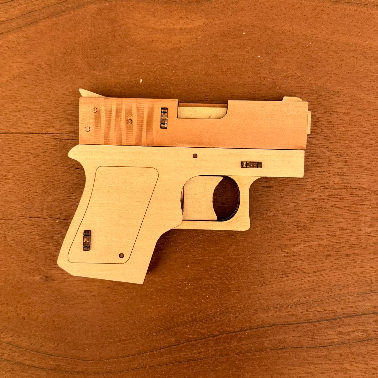 ブローバックおもちゃ銃（木工工作キット）　グロック